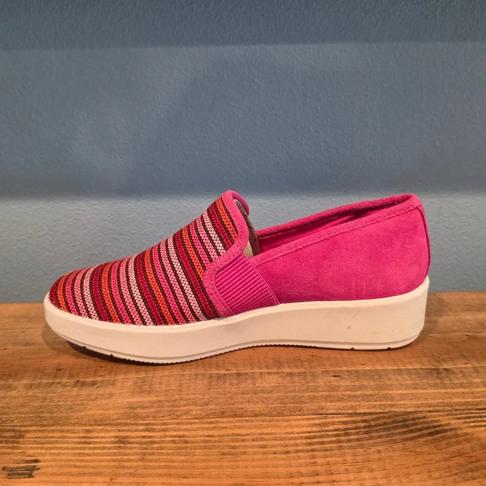 Clarks Womens Layton Petal Slip On Sneaker Fuchsia Multi Stripe Suede 9.5 Wide - Picture 8 of 12